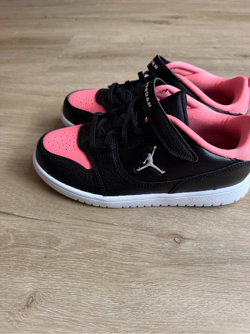 Jordan Court Connect Low Sneakers Pink Black SZ 3 New